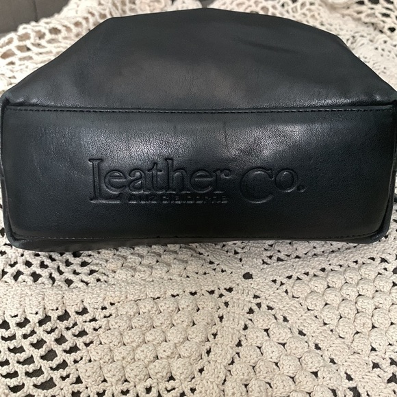 The Leather Co. Liz Claiborne Black Leather Shoulder Bag #124 - Picture 7 of 15